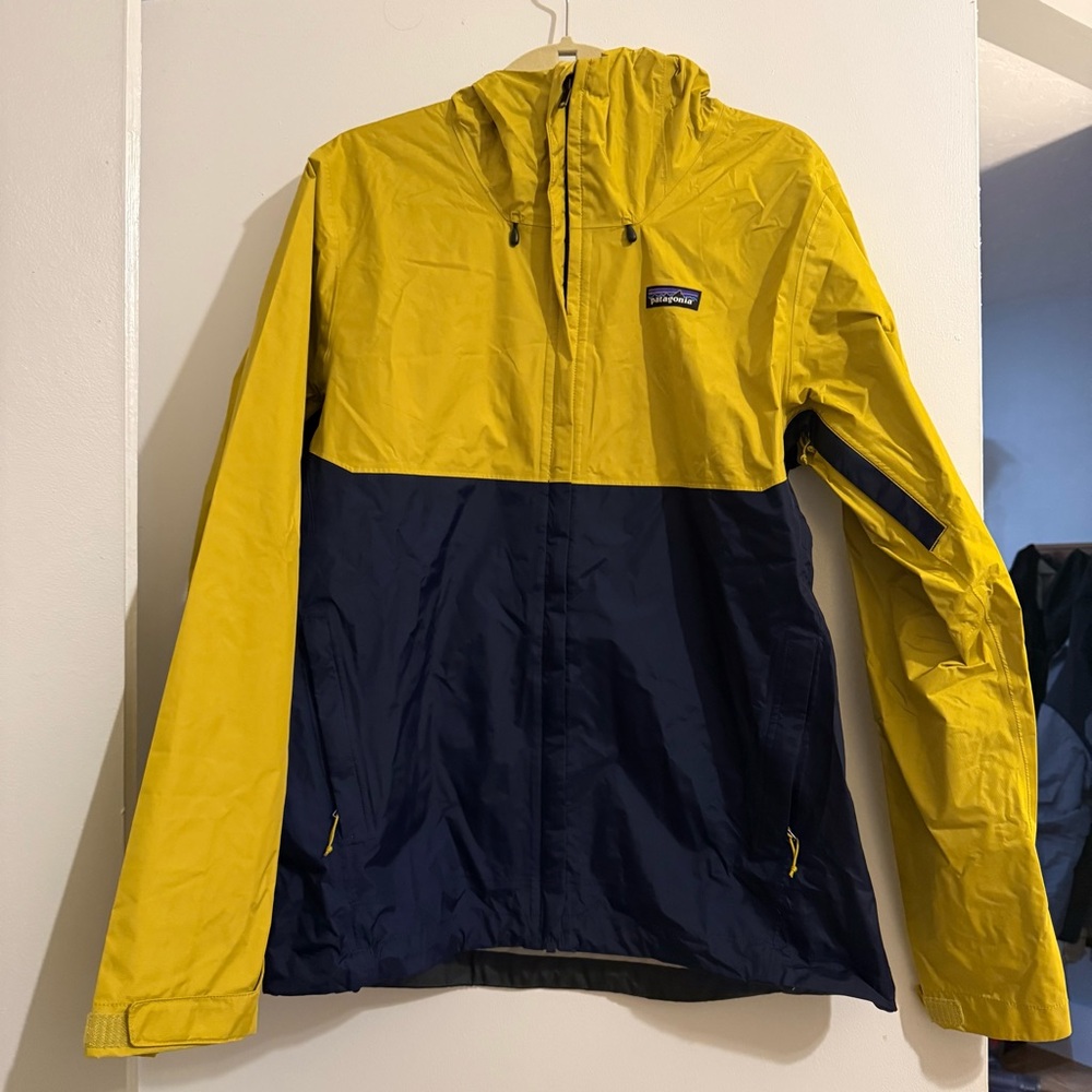 Patagonia Torrentshell Packable Blue and Yellow Rain Jacket - Picture 8 of 13